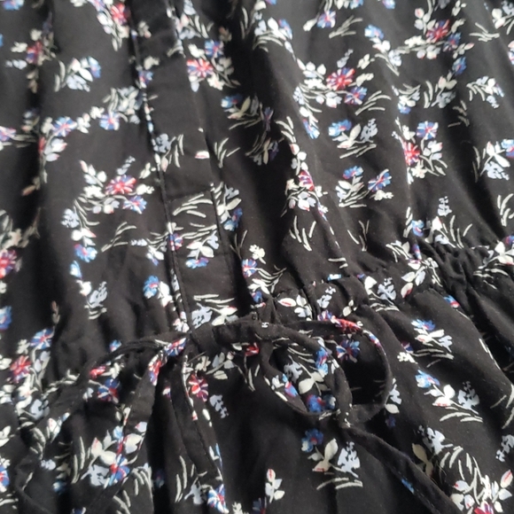 Size Lg, GAP Short, sleeveless floral dress - Picture 3 of 5